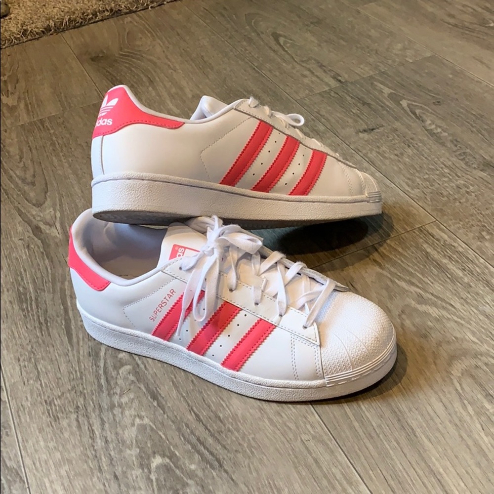 Woman’s Adidas Tennis Shoes
